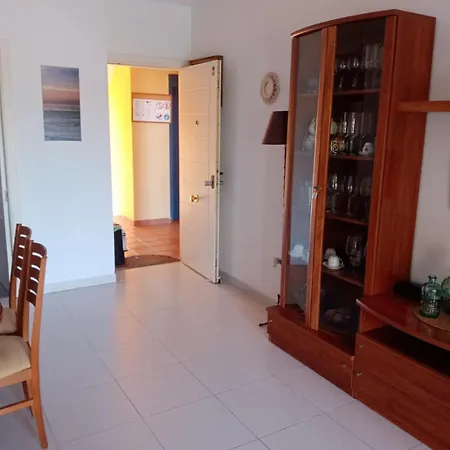 Beach Apartment * دينايا