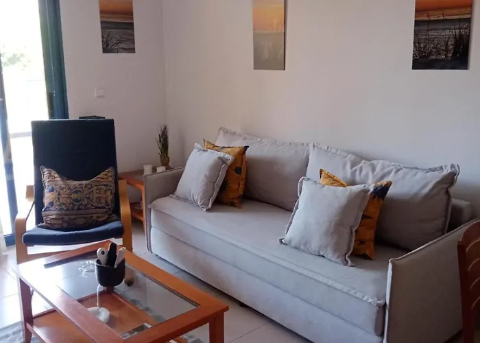 Beach Apartment شقة دينايا